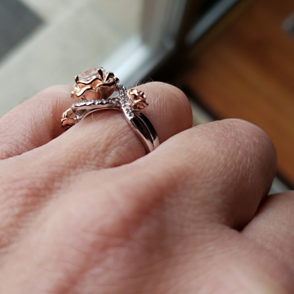 NWOT Rose 1 Karat Topaz Ring Size 7 - Picture 8 of 8